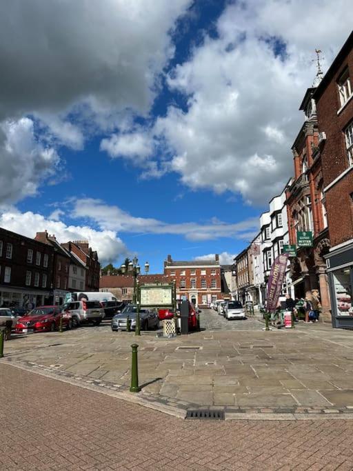No5 At 53 - 2 Bed Apartment In Leek, Staffs Peak District Exterior photo